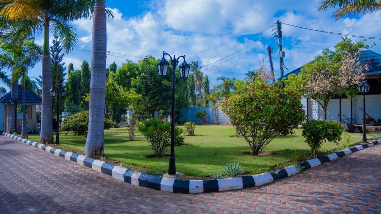 Luxury Beach Villa Inn Дар ес Саалам Екстериор снимка